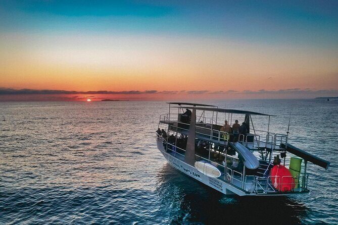 Private Yacht Charter ChicaFUN 2 Waterslides All Inclusive - Who Will Love This Experience