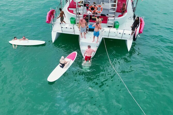 Private Yacht Charter ChicaFUN 3 Waterslides All Inclusive - FAQs