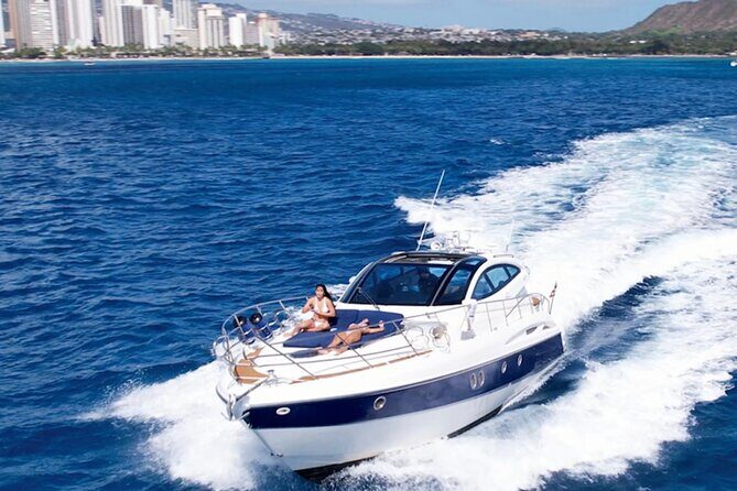 Private Yacht Charter - Why Choose a Private Yacht in Oahu?