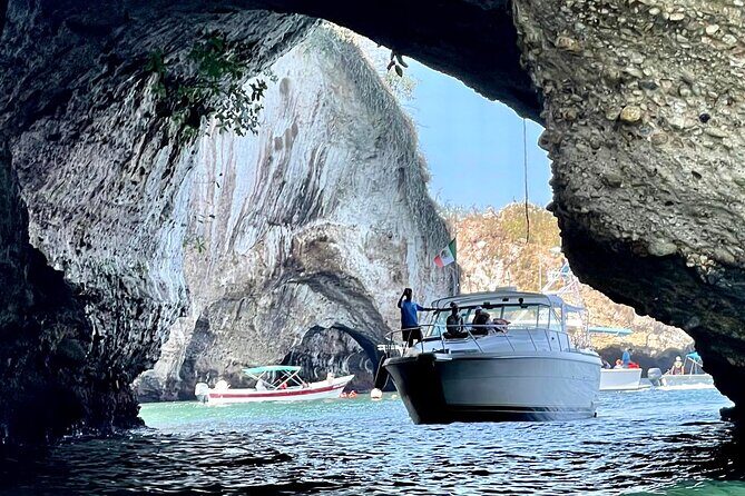 Private Yacht, Sightseeing, Snorkeling and Private beaches - The Experience You Can Expect