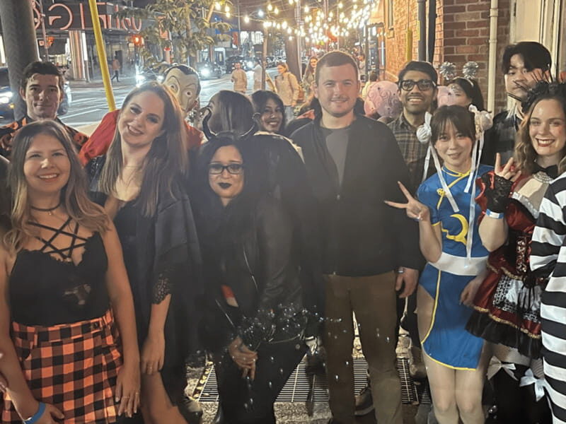 Pub Crawl Toronto - Practical Details: Transportation, Group Size, and Timing