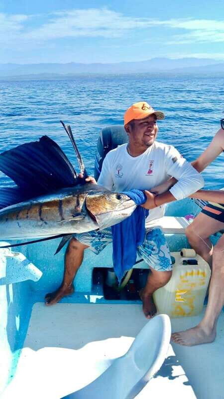 Puerto Escondido: Fishing Boat Trip with Buffet Lunch - Who Should Consider This Tour?