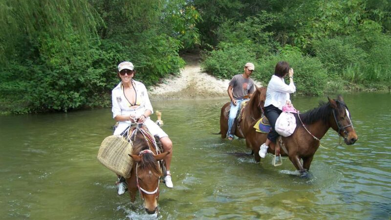 Puerto Escondido: Horseback riding to the Atotonilco hot springs. - Key Points