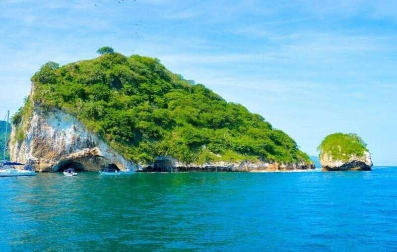 Puerto Vallarta: Catamaran Cruise With Snorkeling and Lunch - Lunch at Predator Beach Club