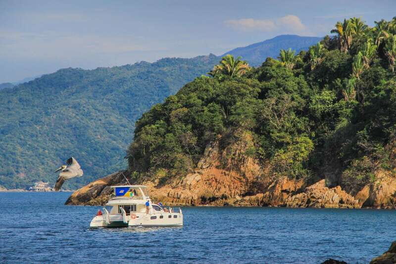 Puerto Vallarta: Luxury Yacht Tour with Lunch and Open Bar - Key Points