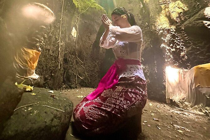 Purifications at Beji Griya Waterfalls - Authenticity and Cultural Respect