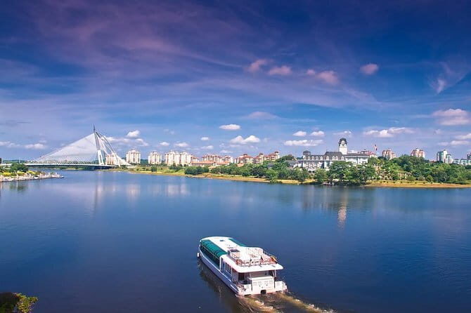 Putrajaya Boat Cruise, with Lunch, Prime Minister Office, Putra and Pink Mosques - Exploring Putrajaya: A Guided Boat Cruise with Lunch and Landmarks