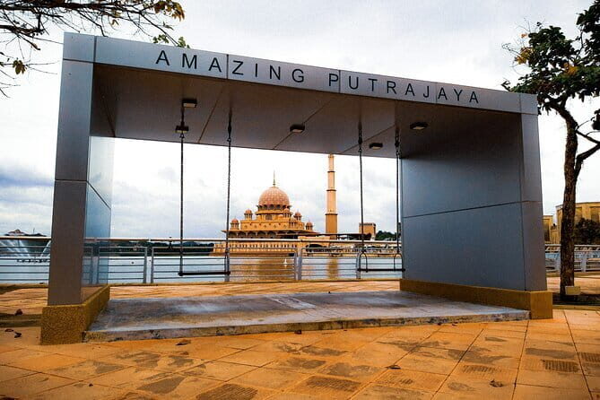 Putrajaya Tour From Kuala Lumpur Includes Batu Caves - A Deep Dive into the Experience