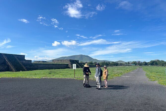 Pyramids of Teotihuacan with gastronomic and cultural experience. - A Taste of Mexico — Traditional Meal