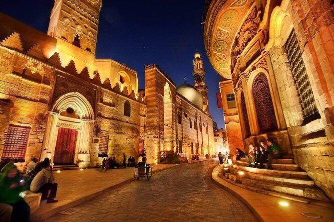 Pyramids, Sphinx & Tourist Bazaar Tour from Cairo Airport - Key Points