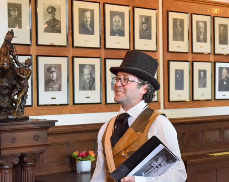 Quebec City : Guided Tour & Gin at the Quebec Garrison Club - Who Will Enjoy This Tour?