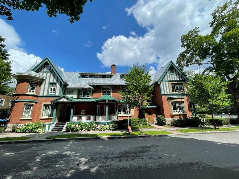 Quebec City: Montcalm & St-Jean Baptiste Walking Tour (2,5h) - Practical Tips for Your Tour