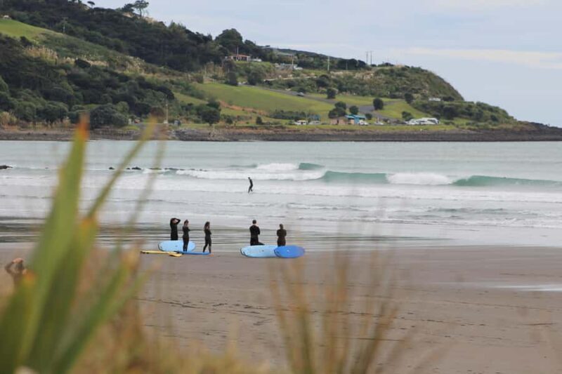 Raglan: Group Surf Lesson - The Value of Small Group Learning