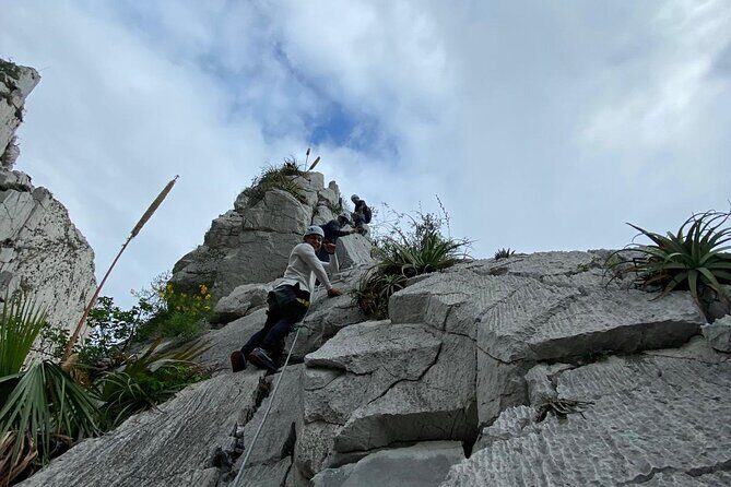 Rappels in Pico Licos with certified guides - What to Expect During the Tour