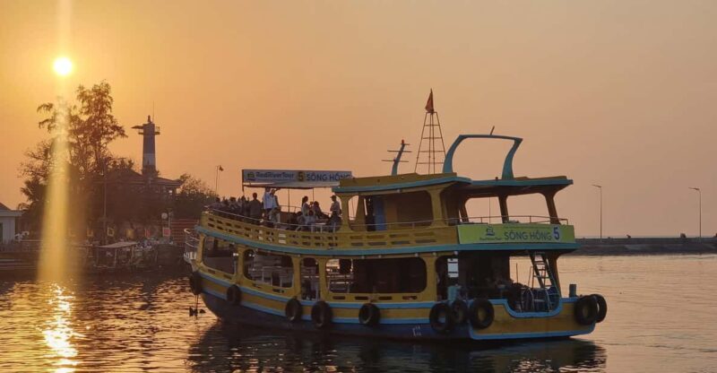 RedRiverTours - Enjoying Sunset & Night Squid Fishing - Introducing the Experience