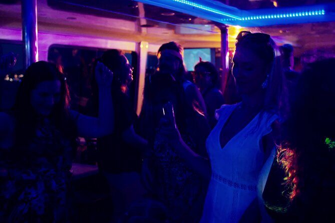 Retro (80s) party cruise on Sydney Harbour - A Closer Look at the Experience