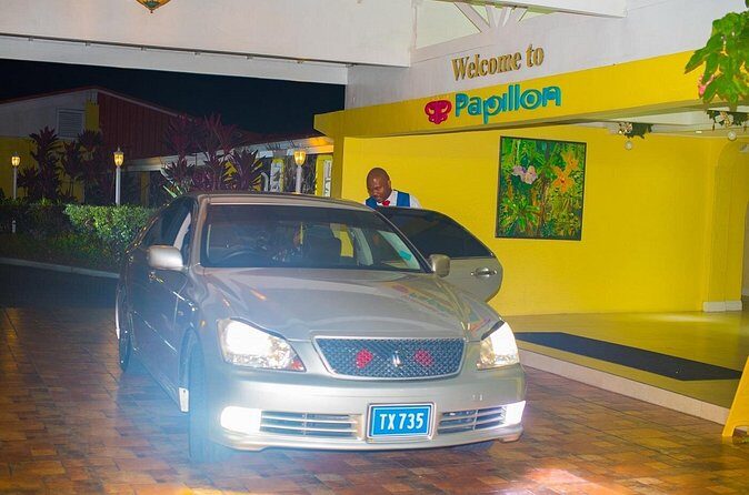 Return Transfer from Hotel to Hewanorra Airport (UVF) - One Way - Assistance with Luggage and Final Farewell