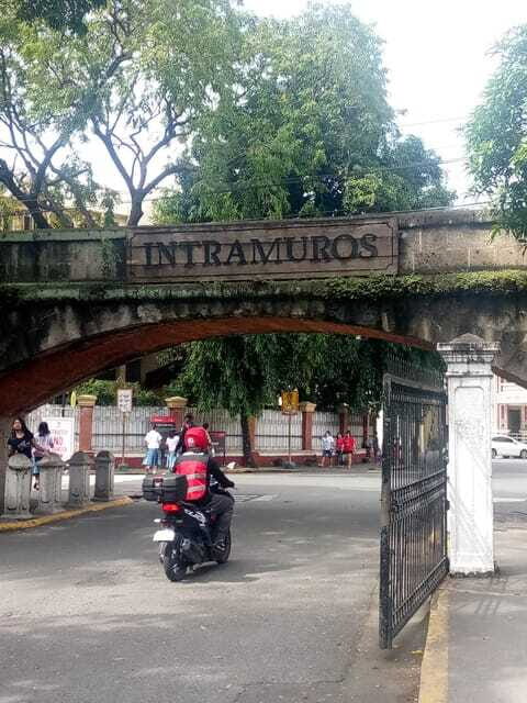 Revolutionary Tour of Manila - The Changing Face of Intramuros: Calle Real