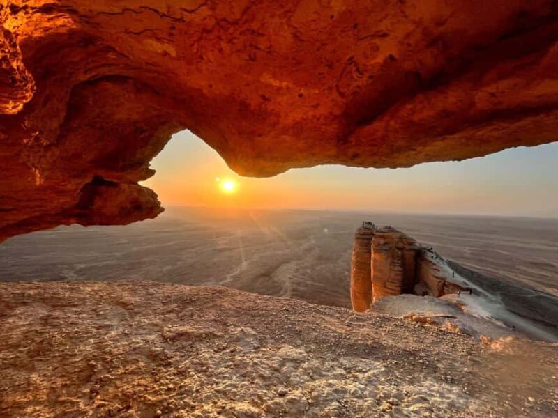Riyadh: Edge of The World Adventure and Campsite Shared Tour - Key Points
