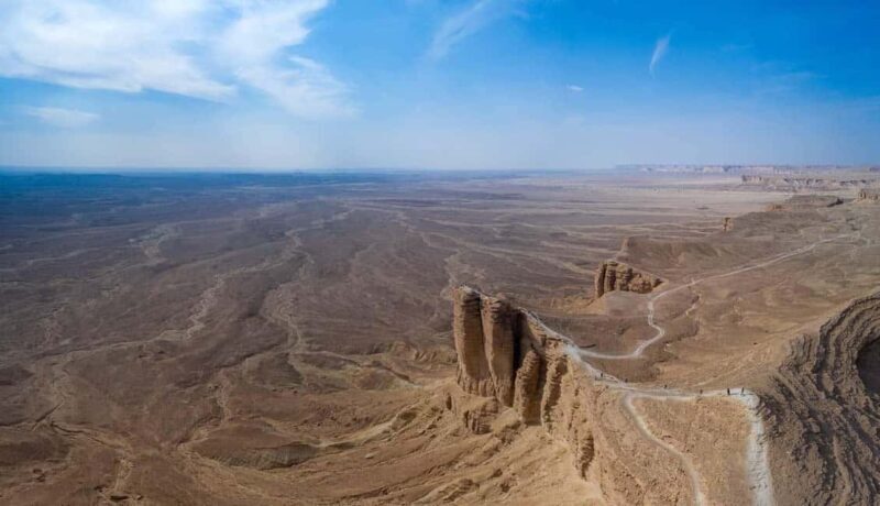 Riyadh Edge of The World and Bat Cave Visit by Bus - Key Points
