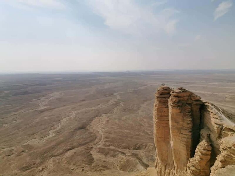 Riyadh Edge of The World and Bat Cave Visit by Bus - What Makes This Tour Special?