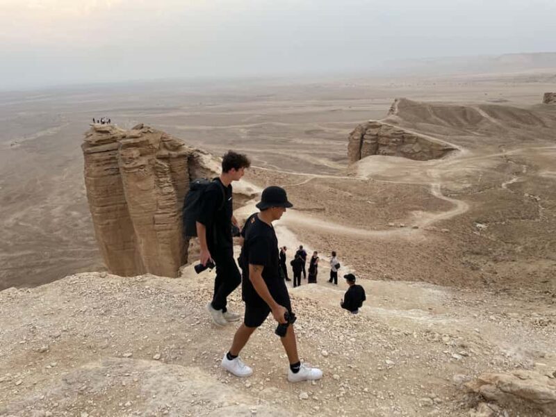 Riyadh : ( First ) Edge Of The World - Reaching the Edge of the World: The Climb and the Views