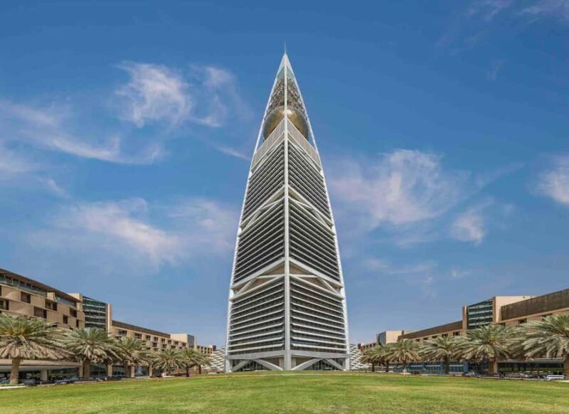 Riyadh: Kingdom Tower, Faisaliah Tower, and Tahlia Street - What to Expect: A Day of Highlights and Authentic Encounters