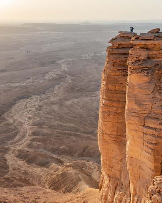 Riyadh Province: Edge of the World Tour Sunset with Dinner - Practical Considerations