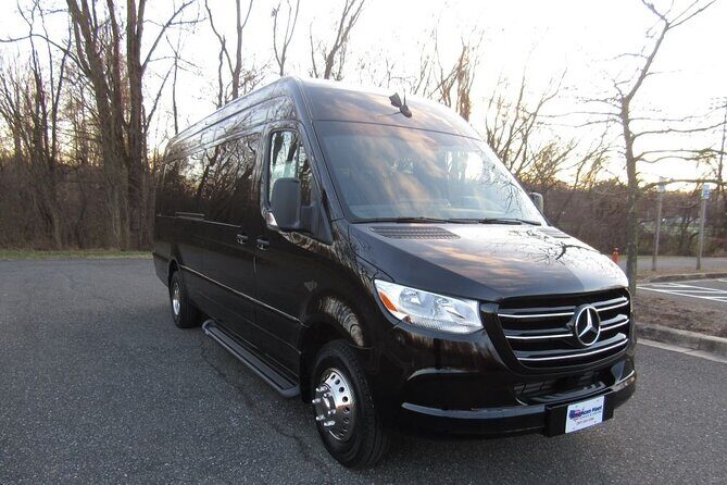 Roberts Transportation Luxury shuttle and sightseeing tour - Key Points