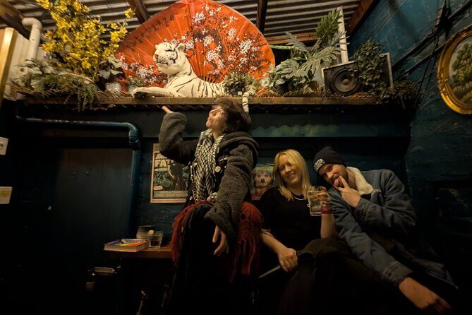 Rock'n'roll venues pub crawl including 2 free drinks and history - Who Is This Tour For?