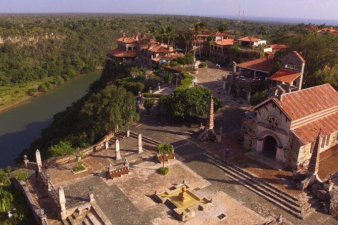 Romana: Cave of wonders and Chavón from Santo Domingo. - Authentic Dominican Lunch in Bonao