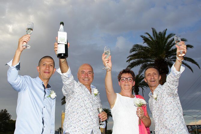 Romantic 2 Hour Photo Tour by Limousine - FAQ