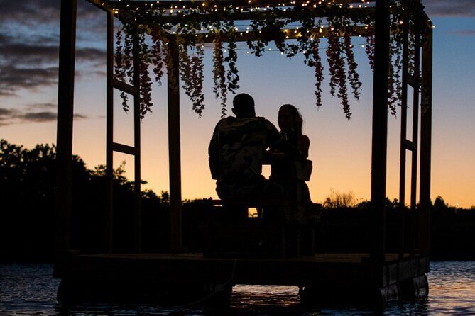 Romantic Floating Picnic Experience - Key Points