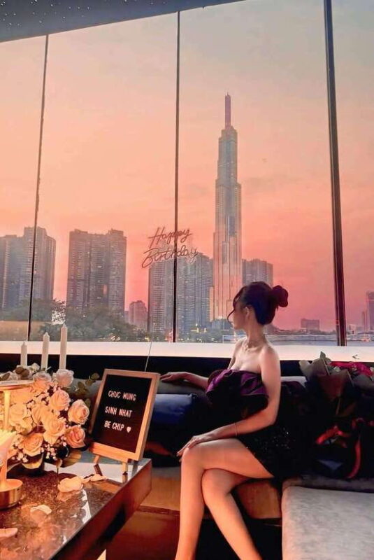 Romantic Honeymoon Dinner With Sightseeing Cruise On River - Practical Details and Tips