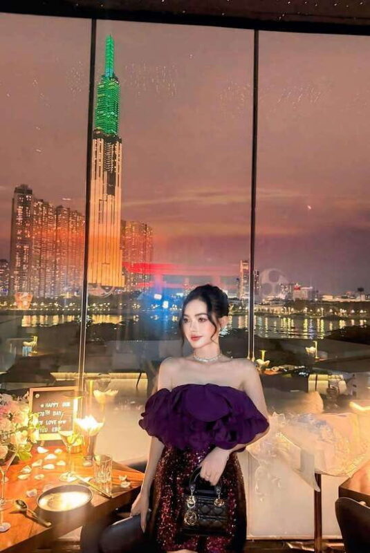 Romantic Honeymoon Dinner With Sightseeing Cruise On River - What to Expect at Each Step