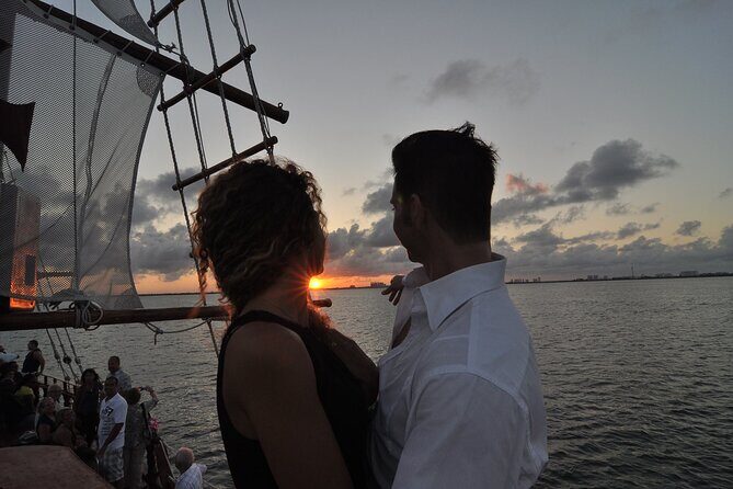 Romantic Lobster Dinner at Cancun (Sunset & Night) (2x1) - An Elegant Night on the Water: What to Expect