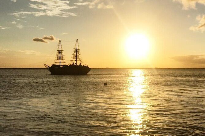 Romantic Lobster Dinner Cruise at Sunset - Authenticity and Group Size