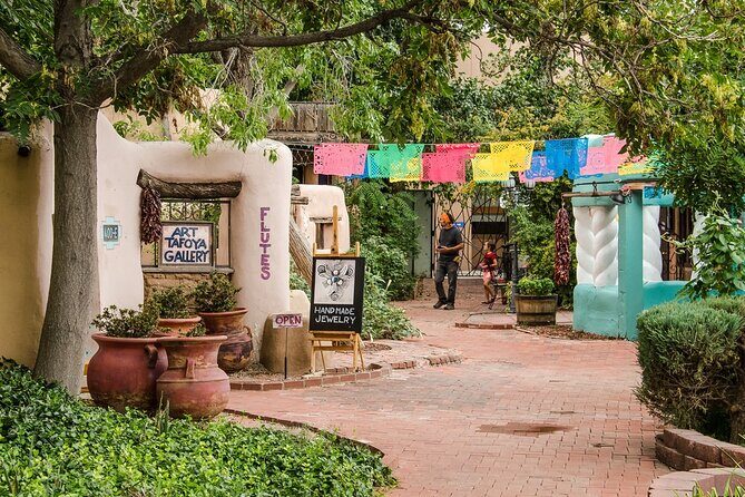Romantic Rendezvous: Albuquerques Enchanting Couples Walk - Key Points