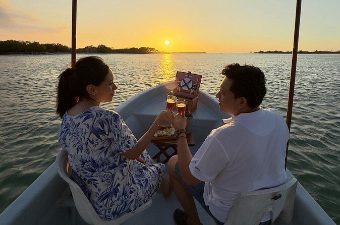 Romantic sunset tour in Río Lagartos, with food - The Experience at a Glance: Pros and Cons