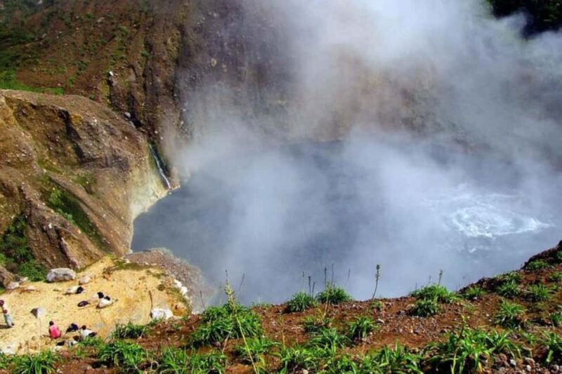 Roseau: Boiling Lake Challenge Hiking Tour with Local Guide - A Closer Look at the Experience