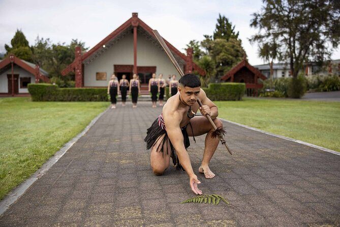 Rotorua: Te R Guided Experience + Haka - An Introduction to Rotorua’s Maori and Geothermal Wonders