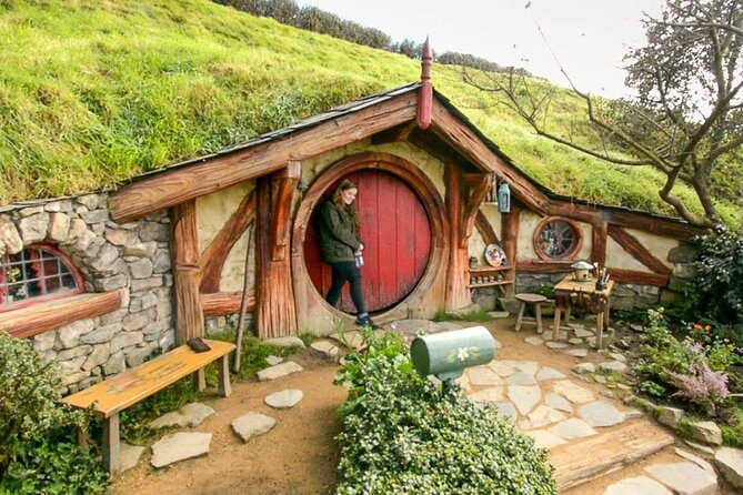 Rotorua to Auckland via Hobbiton Tour with Lunch - One Way - Key Points