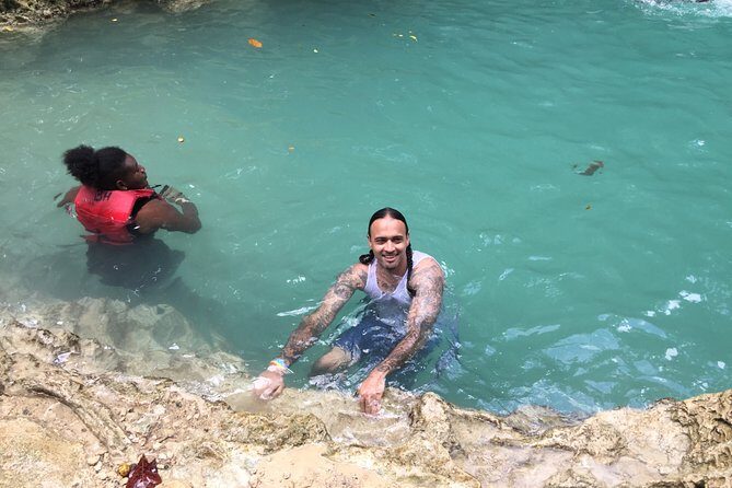 Roundtrip Private Shuttle from Ocho Rios to Blue Hole and Back - Analyzing the Value