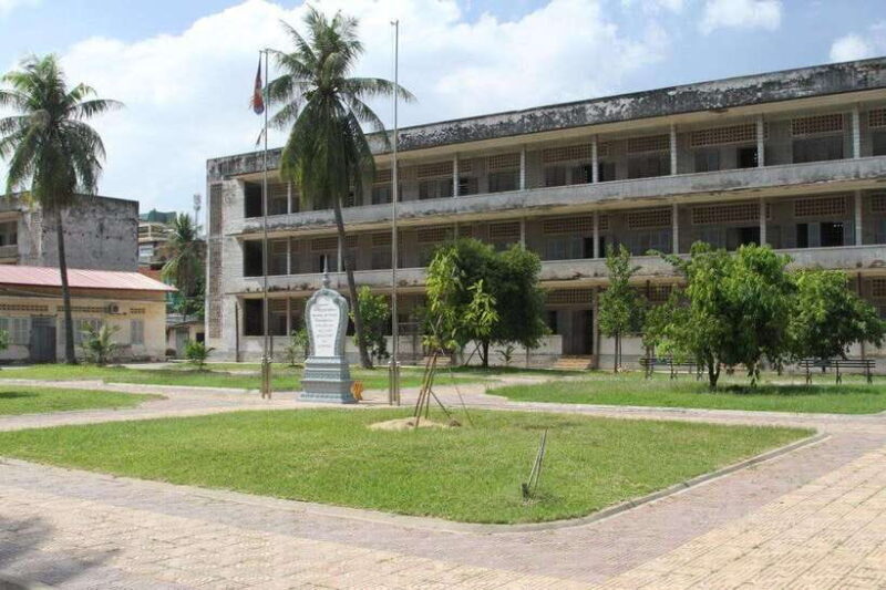 Royalpalace, Toul Sleng (S21), Museum & Killing Field - The Sobering History of Tuol Sleng S-21