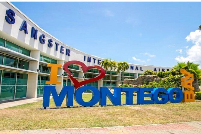 Runaway Bay Hotels Private Airport Transfer - Key Points