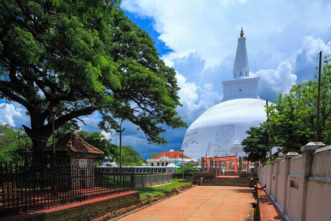 Sacred City of Anuradhapura from Sigiriya - Discovering the Sacred City of Anuradhapura from Sigiriya