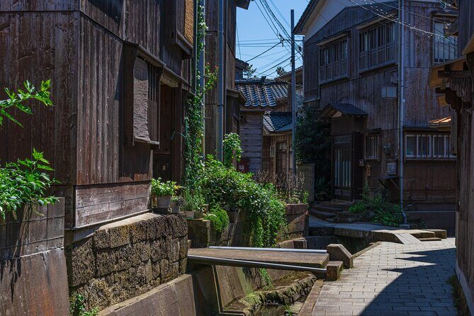 Sado Island Tour with Licensed Guide and Vehicle (Niigata Dep.) - Key Points