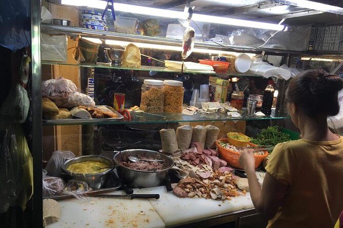 Saigon Night Walking local Street Food Tour with local Student - Exploring the Itinerary: What You Can Expect