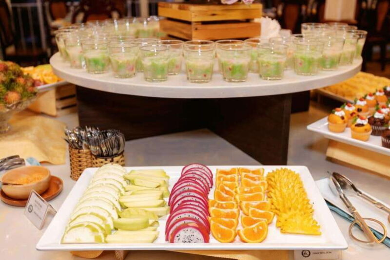 Saigon: Private table on board in a Luxury Cruise - An In-Depth Look at the Experience