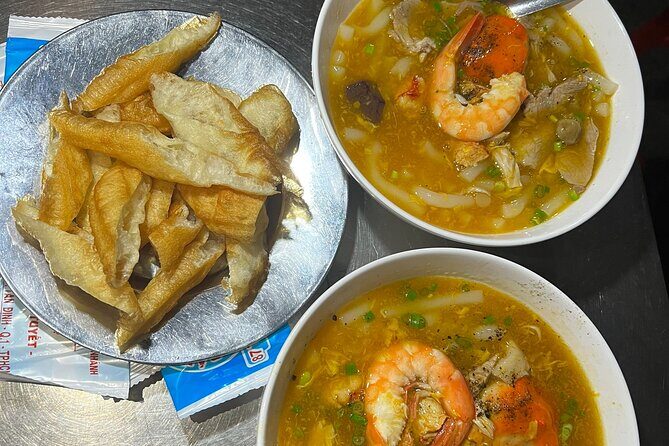 Saigon Street Food By Night - Foodie City Private Tour With Local Guide - The Guides: Knowledge and Hospitality